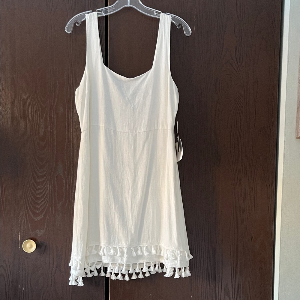 Lulu’s sleeveless, strapped cream dress with tassels at the bottom. Size L NWT